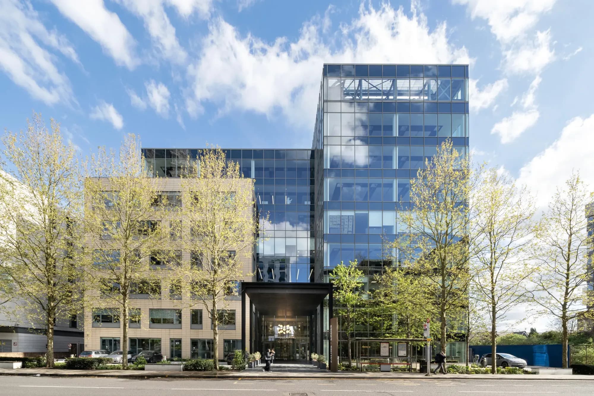 Biurowiec Ealing Cross w Londynie — siedziba J.Dauman Finance